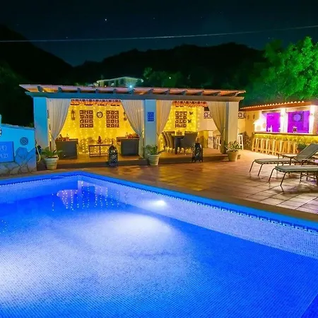 Castillo Esmeralda Villa *